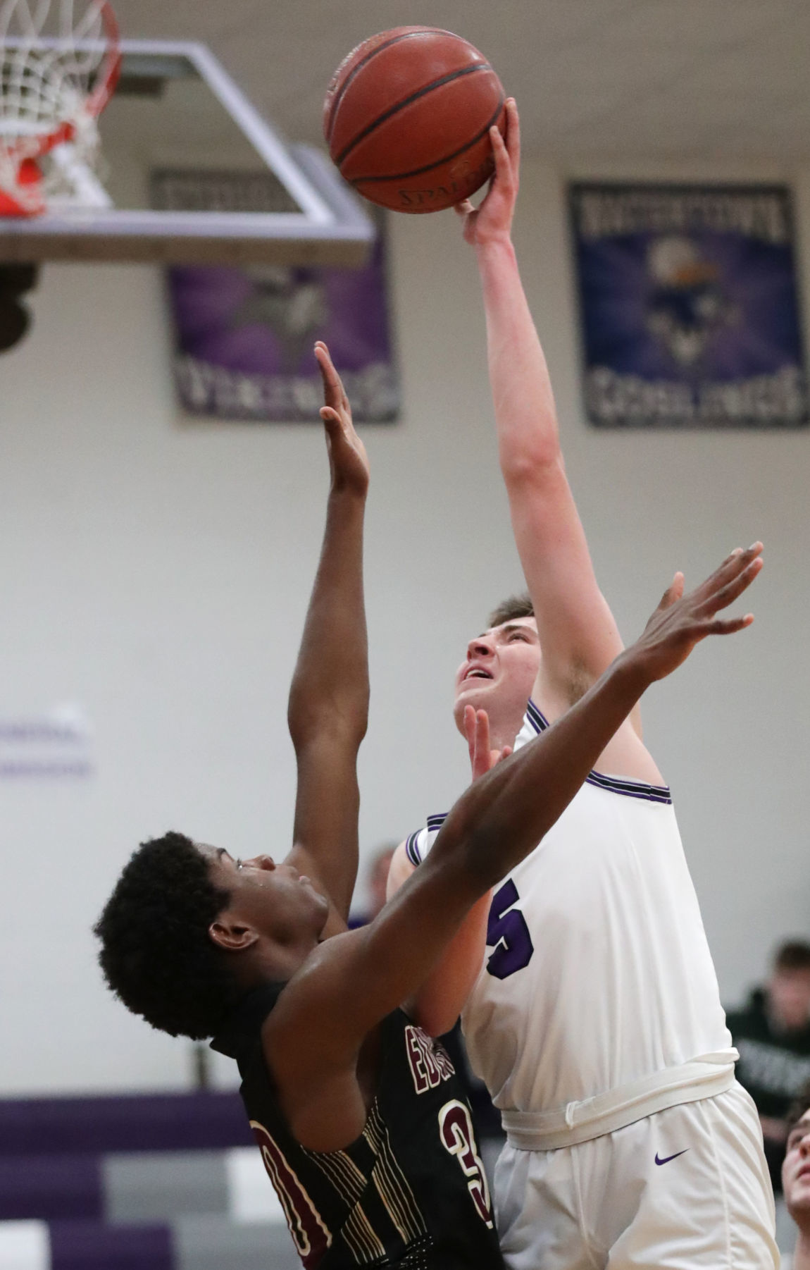 Stoughton 48, Edgewood 33